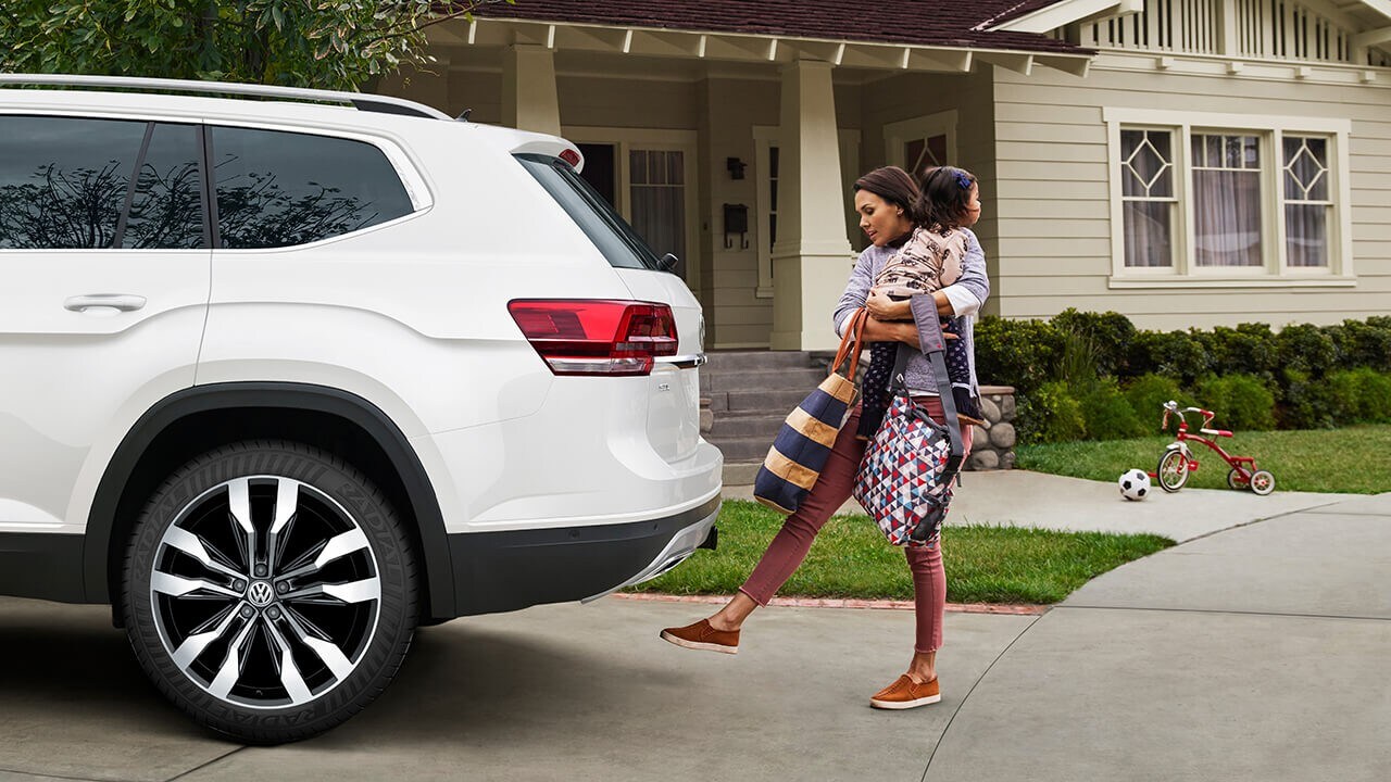 2020 volkswagen atlas with handsfree liftgate