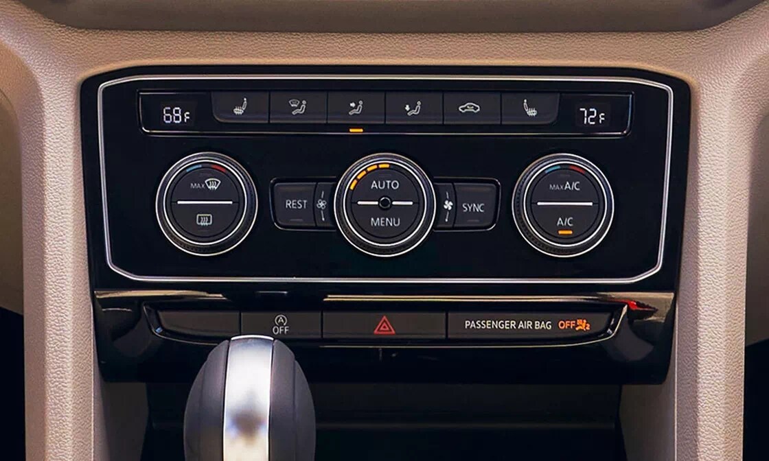 2021 Volkswagen Atlas with automatic climate control