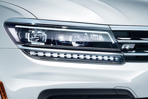 2020 Volkswagen Tiguan LED headlights with Adaptive Front-lighting System (AFS)