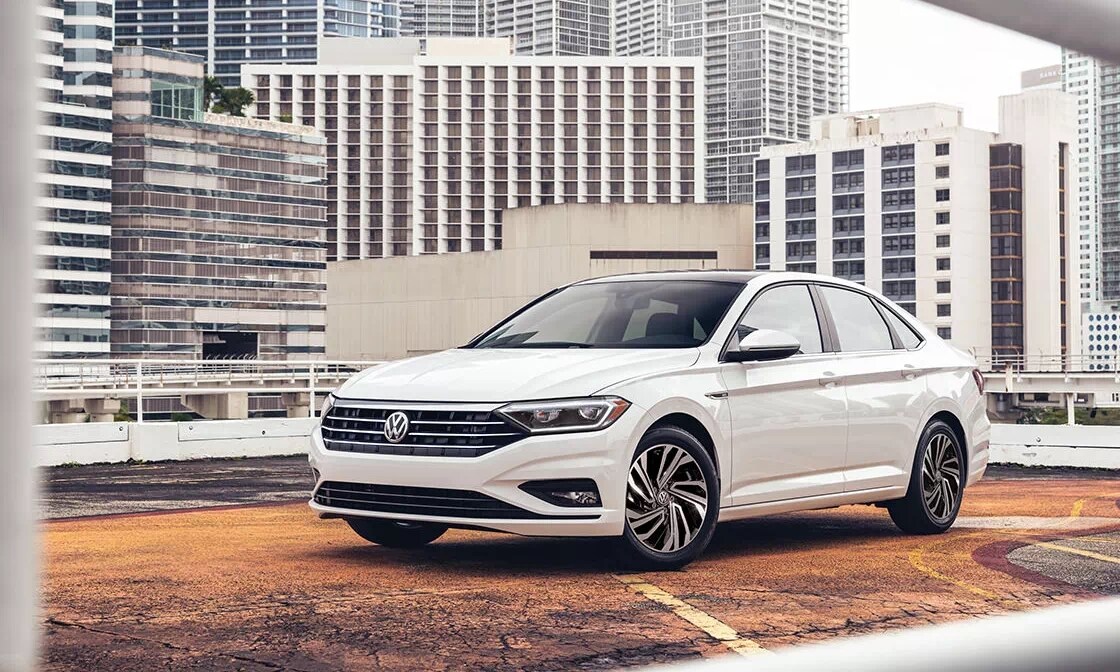 2021 Volkswagen Jetta with sporty exterior led lights