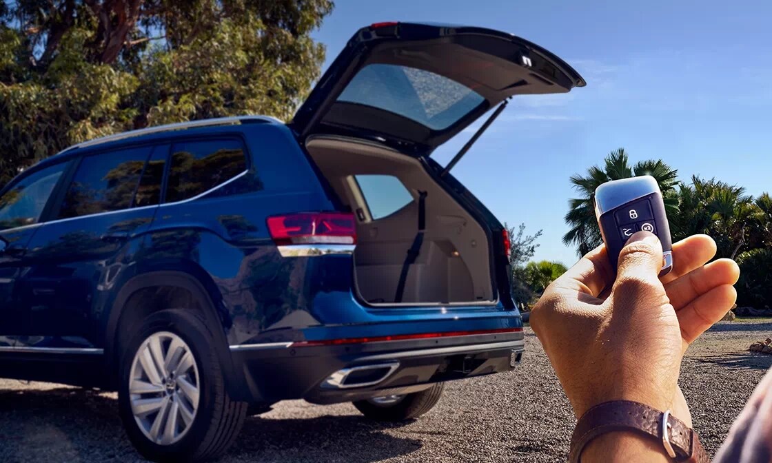 2021 Volkswagen Atlas with power liftgate