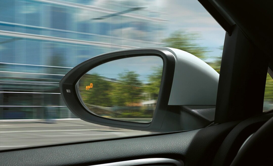 2020 Volkswagen Golf Blind spot monitor indicator