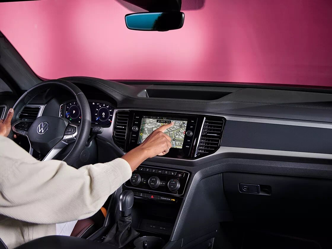 2021 Volkswagen Atlas Cross Sport media touchscreen display