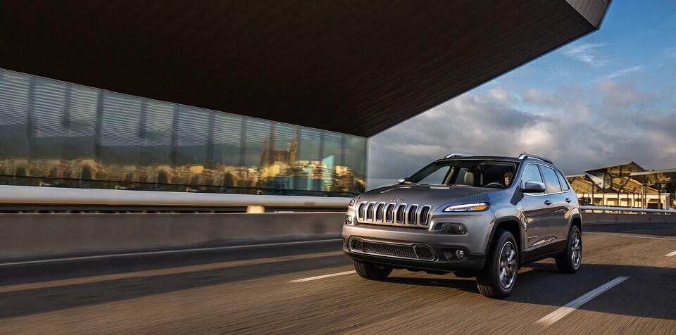 2016-Jeep-Cherokee-Limited-SUV-L01.jpeg