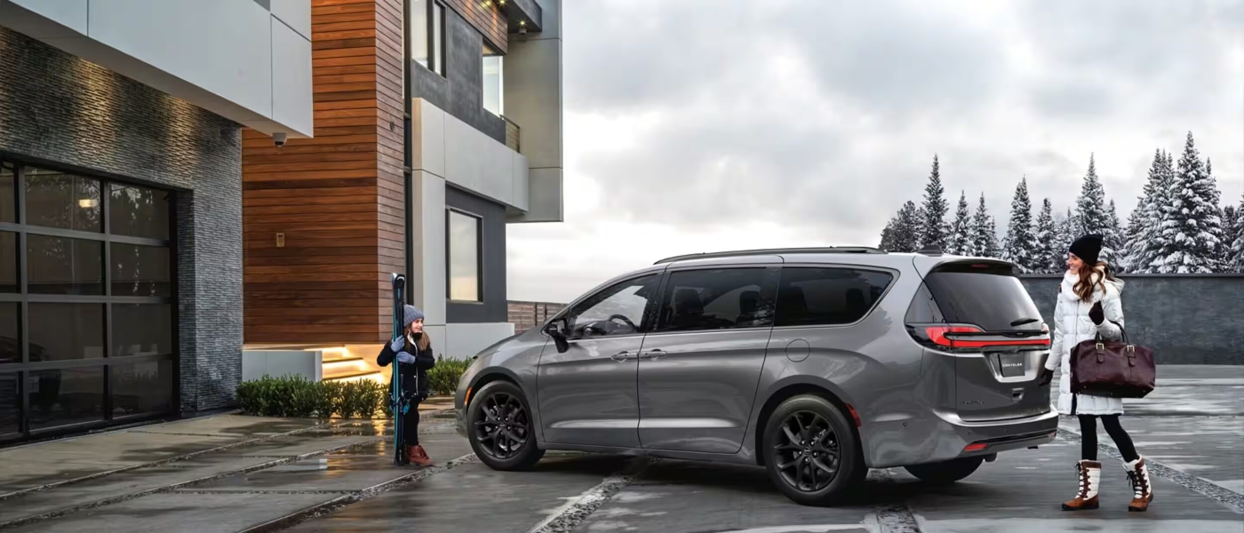 2025%20Chrysler%20Pacifica%20parked%20near%20Orange.jpeg 2025 Chrysler Pacifica parked near Orange