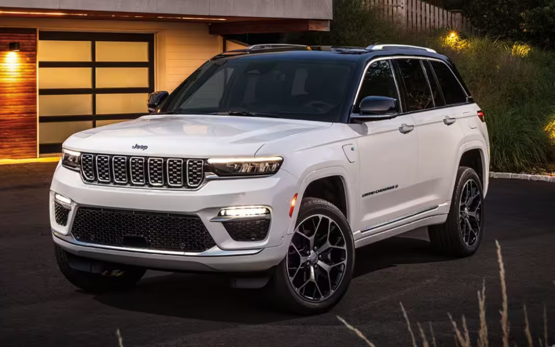 White 2024 Jeep Grand Cherokee Summit Reserve 4xe Near Me in Port Arthur, TX