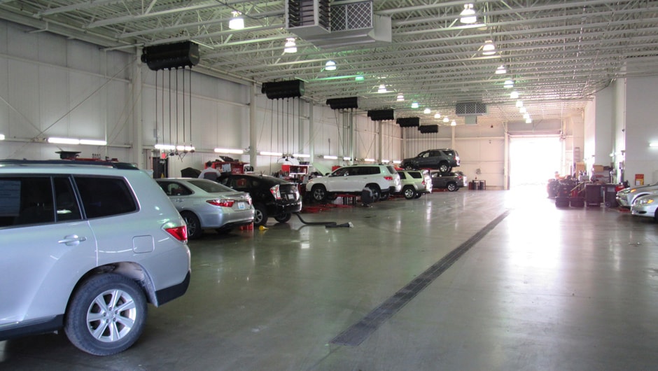 Schedule car service appointments at Bommarito Toyota near St. Louis, MO! Inside look at the Bommarito Toyota auto service center in Hazelwood, MO