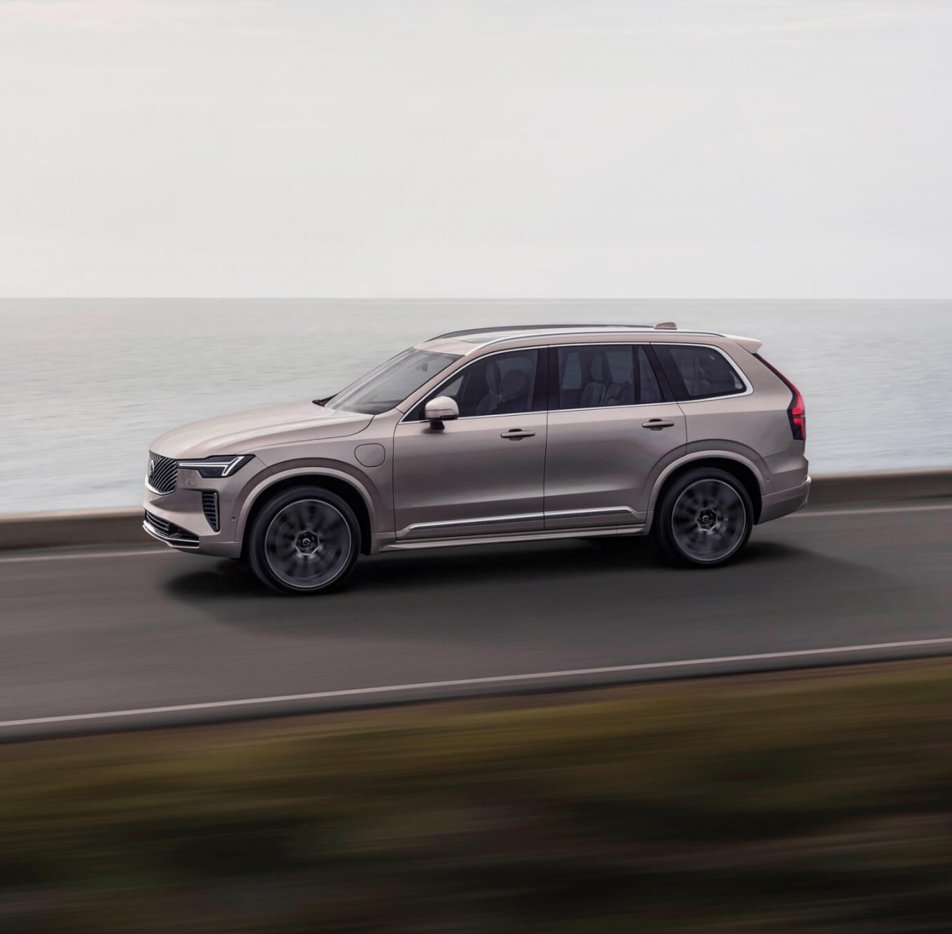 2026 Volvo XC90 vs. 2026 INFINITI QX60 Power & Performance