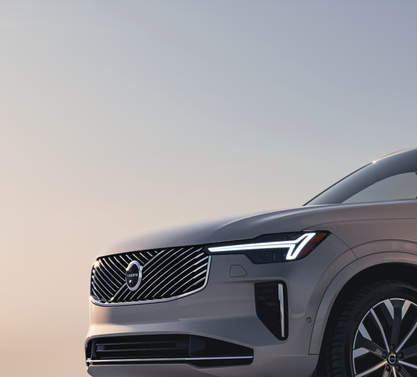 2026 Volvo XC90 vs. 2026 Lexus TX Style & Design