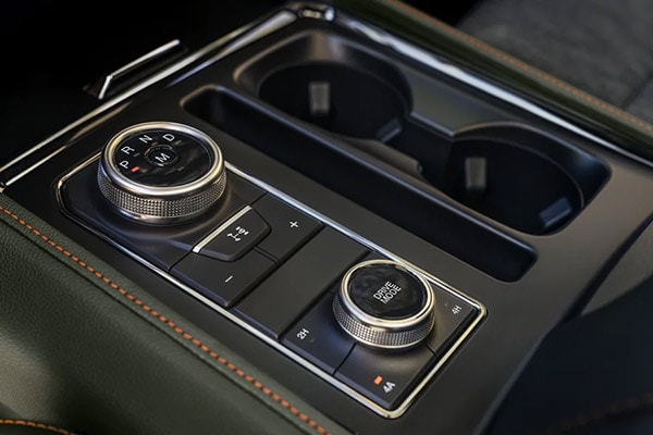 11_16_ford_expedition_interior_transmission.jpg