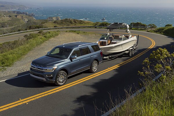 11_16_ford_expedition_towing.jpg