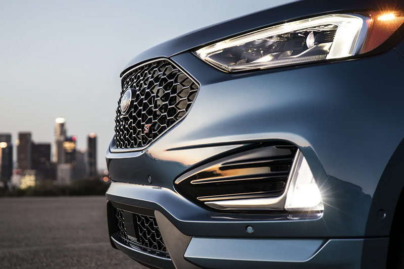 10_31_ford_edge_exterior_city.jpg