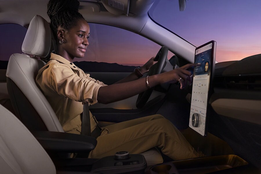 12_16_mustang_mach-e_touchscreen.jpg