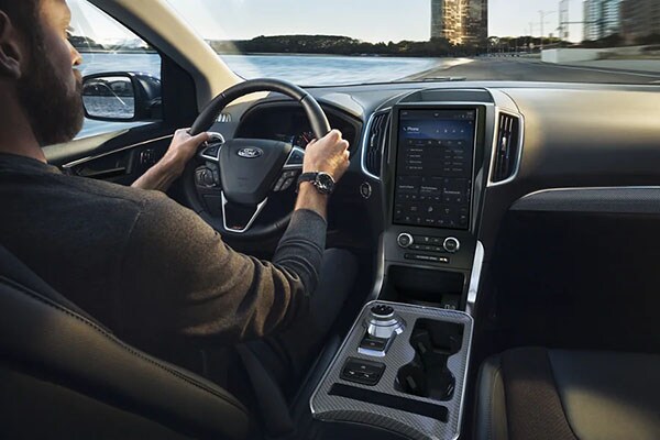 10_27_ford-edge_touchscreen.jpg