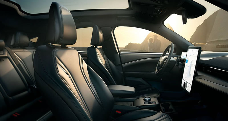 MustangMachE_Interior_800x425.jpg