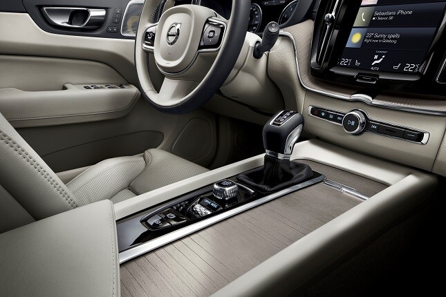 2018 Volvo_XC60_Interior.jpg