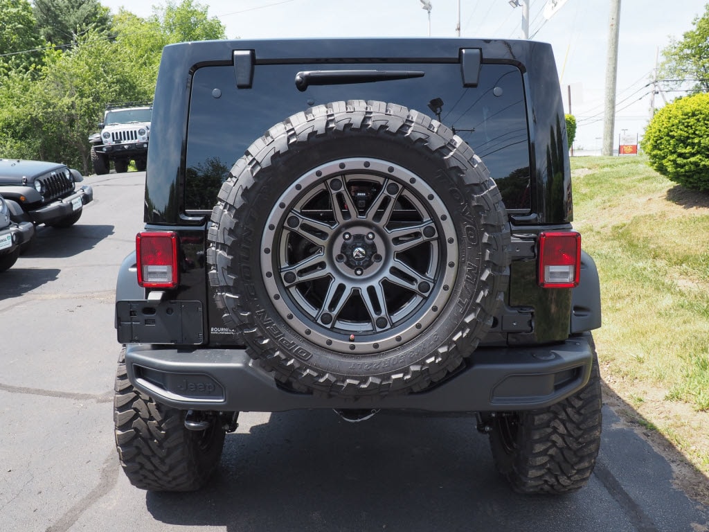 1C4BJWFGXGL201152-5s.jpg