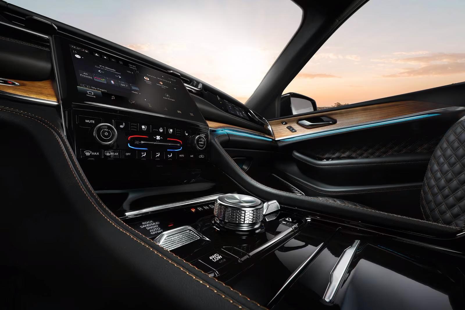 2025 Jeep Grand Cherokee L interior