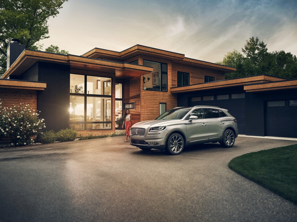 2021-Lincoln-Nautilus-Reserve-SUV-L02.png