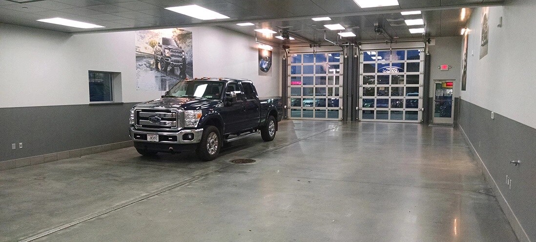 Braeger Ford Service Bay.jpg Braeger Ford Service Department