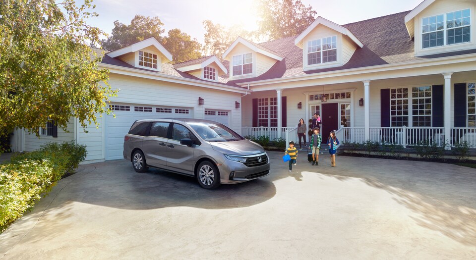 2021-Honda-Odyssey-LX-Van-L01.jpeg