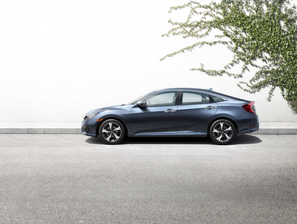 2017-Honda-Civic-Sedan-Touring-L03.png