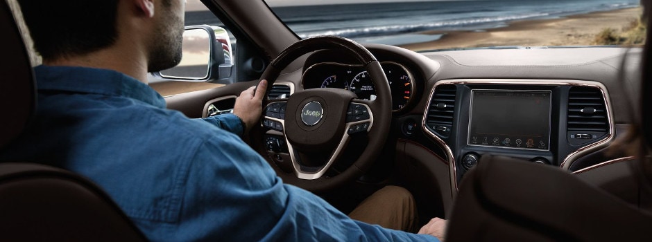 2017 Jeep Grand Cherokee Interior Specs in Sycamore, IL