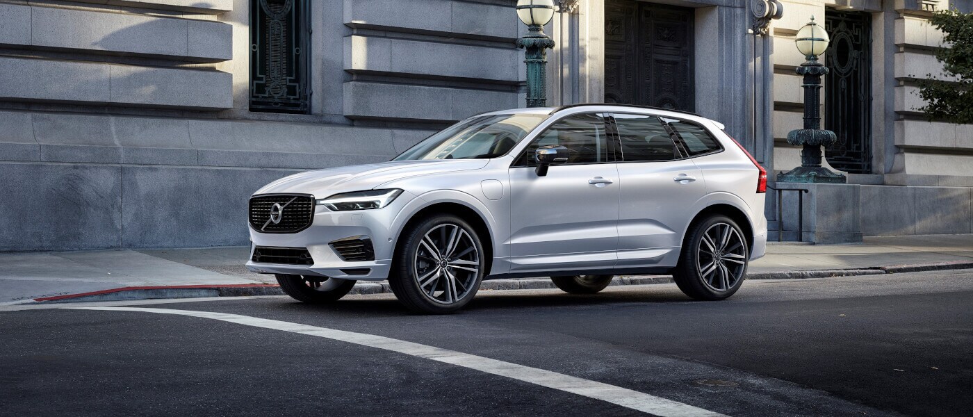 2021 Volvo XC60 parked outside of a building
