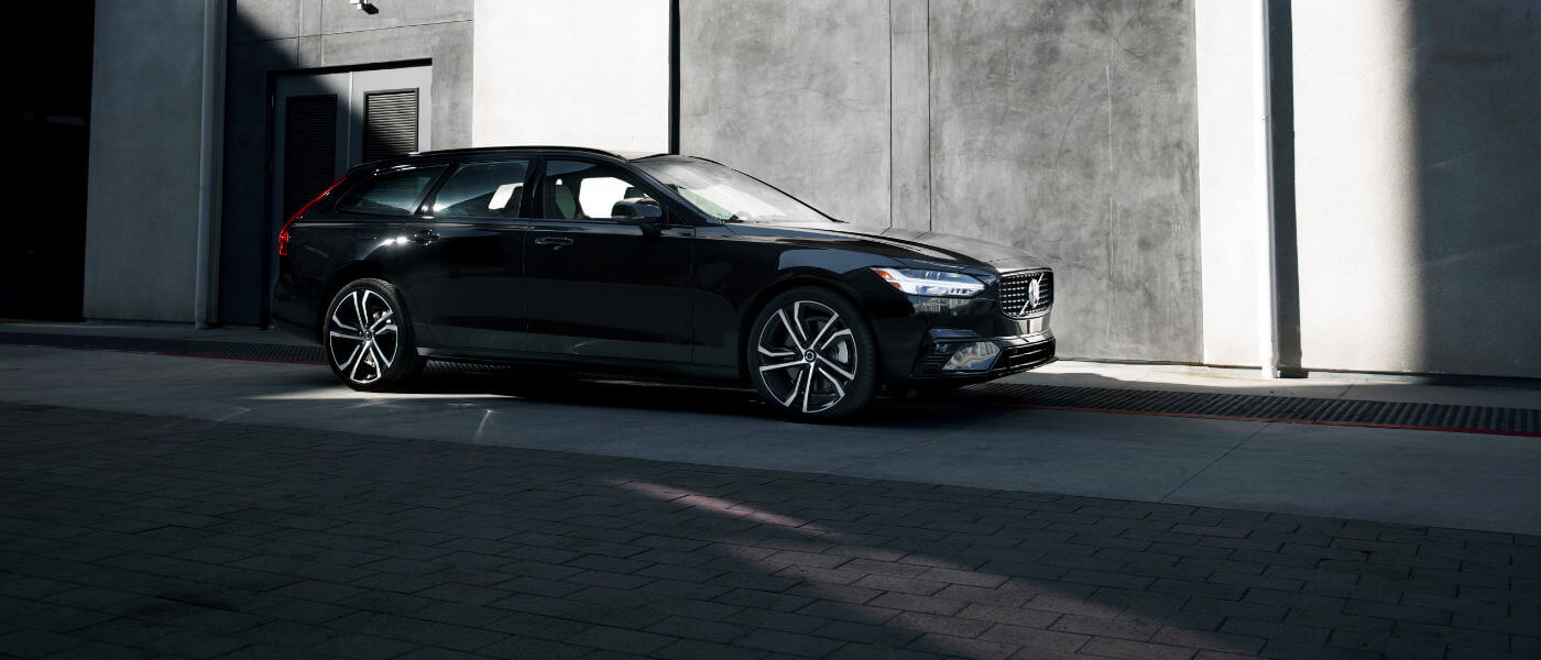 2020 Volvo V90 black side exterior view