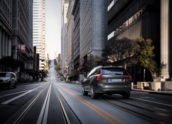 XC60 on street.jpg