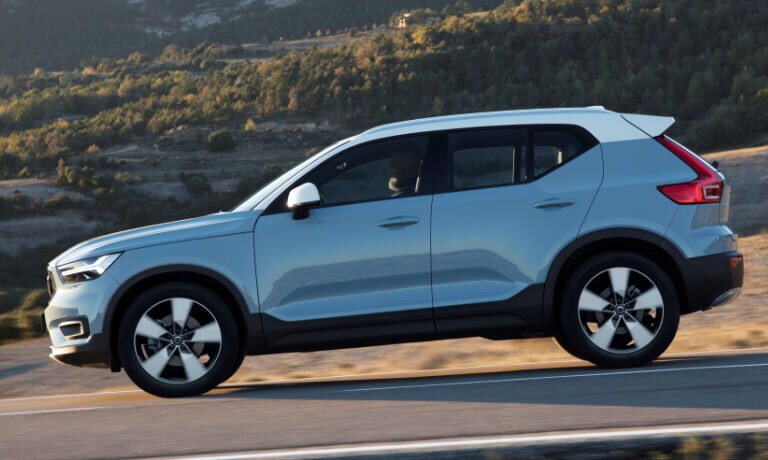 New Volvo XC40 side profile driving