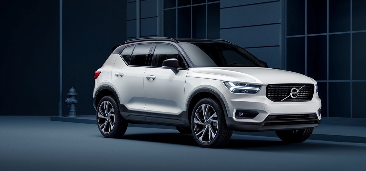 2021 Volvo XC40 Luxury SUV.jpg