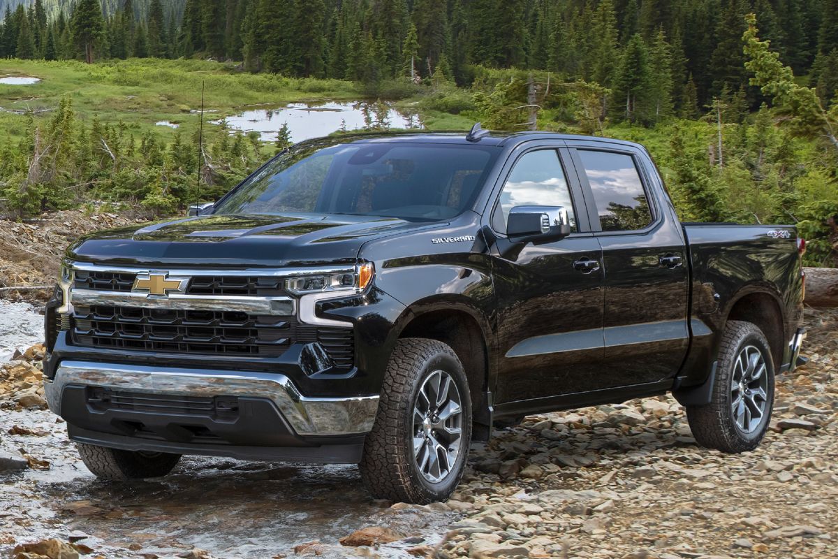 2023 Chevrolet Silverado Exterior Driver Side Front Profile_o.jpg
