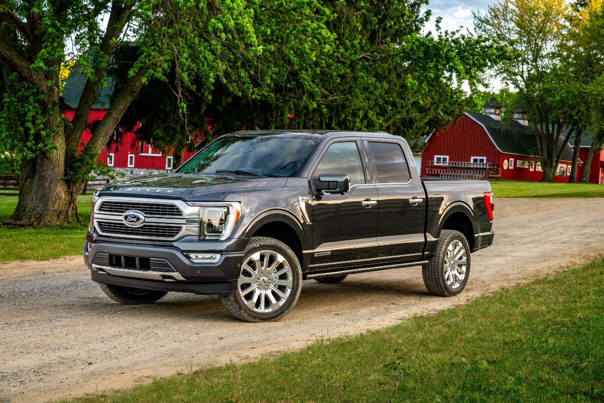 2022_Ford_F-150_Exterior_Driver_Side_Front_Angle_o1.jpg