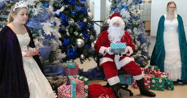 Pere Noel et ses fees
