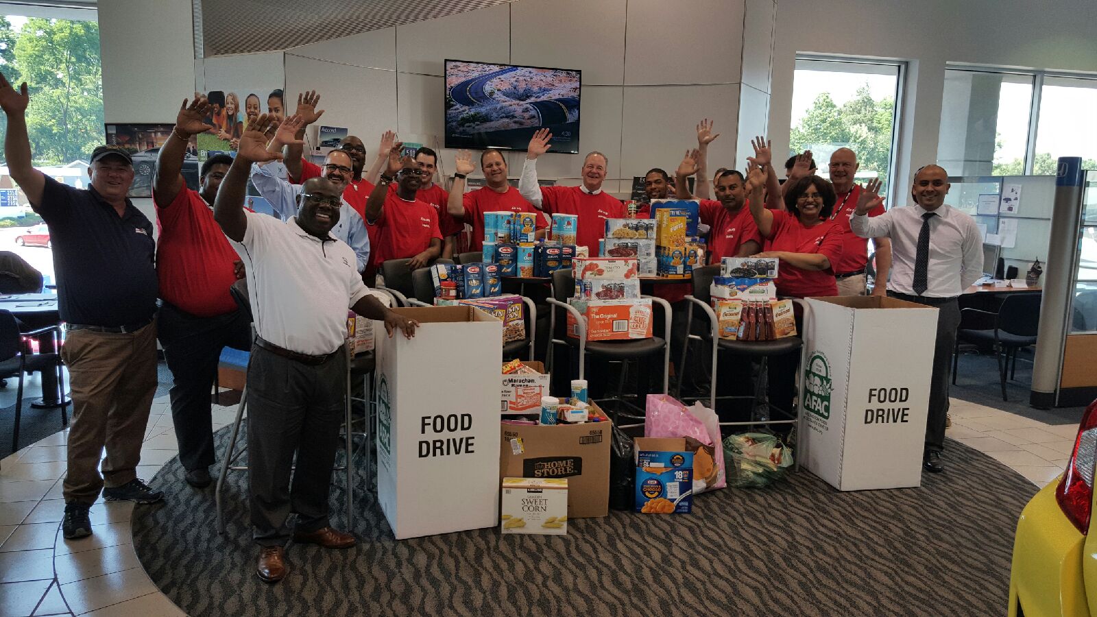 Arlington Honda Food Drive.jpg