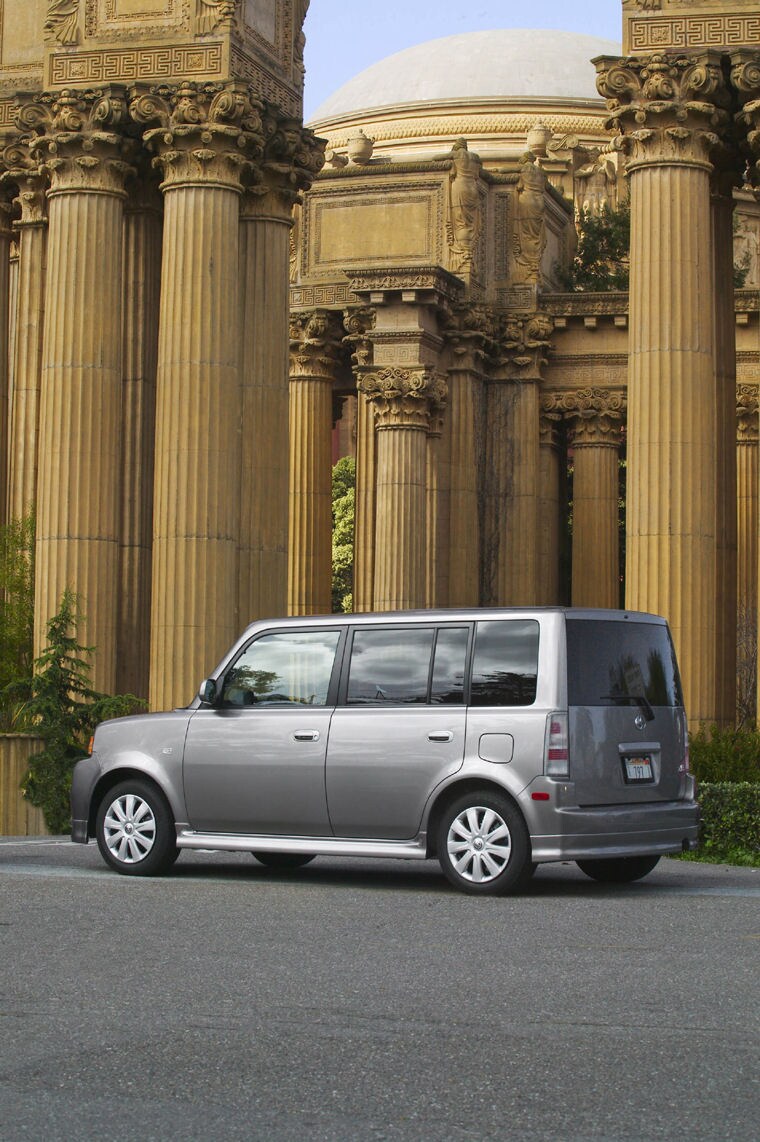 2004_scion_xb_picture (11).jpg