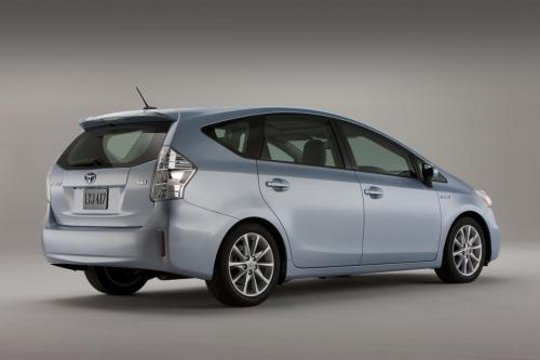 2012_Toyota_Prius_view.jpg