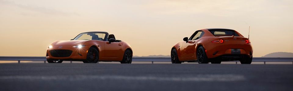 2019_MX-5_ROADSTER_SOFTTOP_RF_19CY_30th_SV_US_LHD_C02_EXT_FQ_RQ.jpg