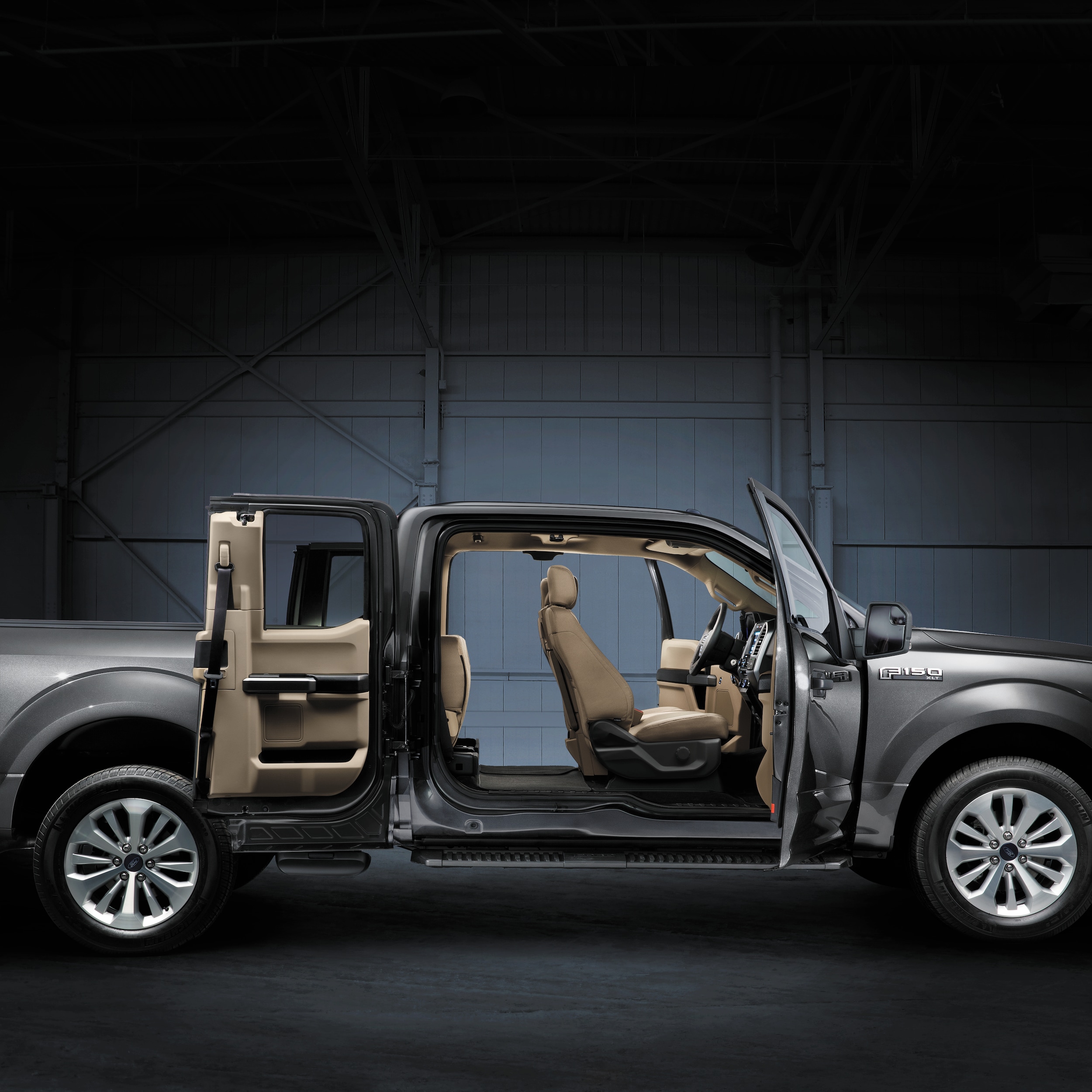 C4743115F150_XLT_CrewCab_170DegreeRrDoor_mj.JPG