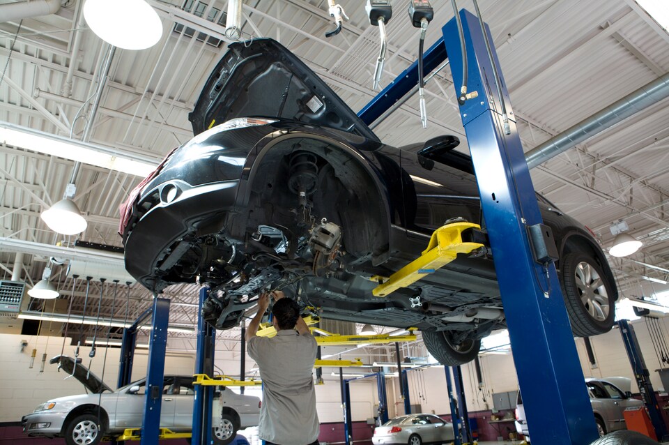 Georgesville Collision Car Lift