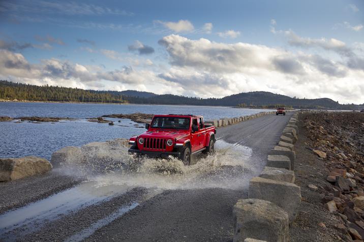 2020 Jeep Gladiator splashy puddles.jpg