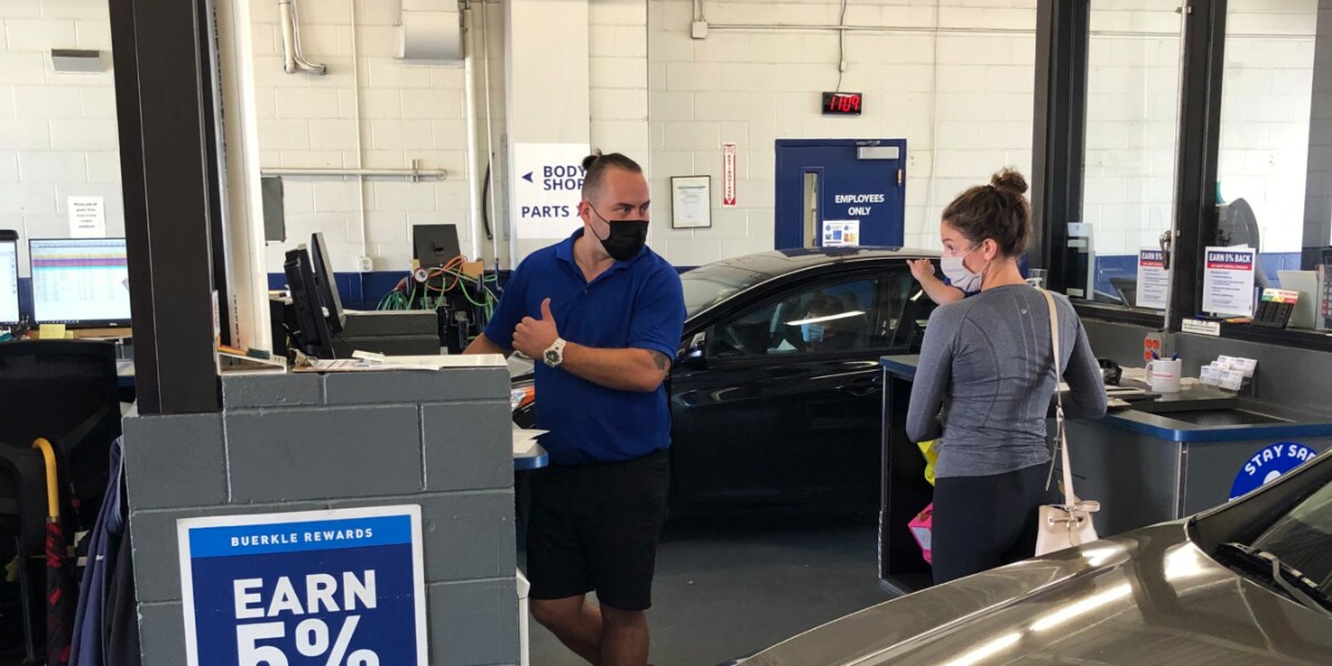 hyundai-serviced-drive-employee-with-customer-1200.jpg