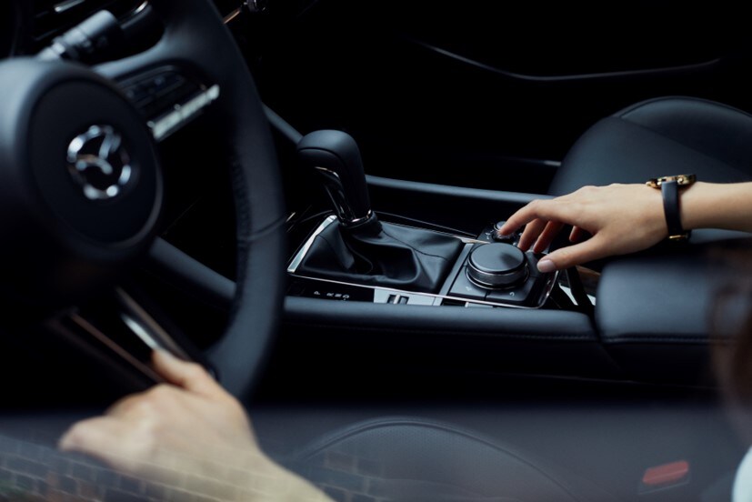 Mazda3_Interior_console.jpg
