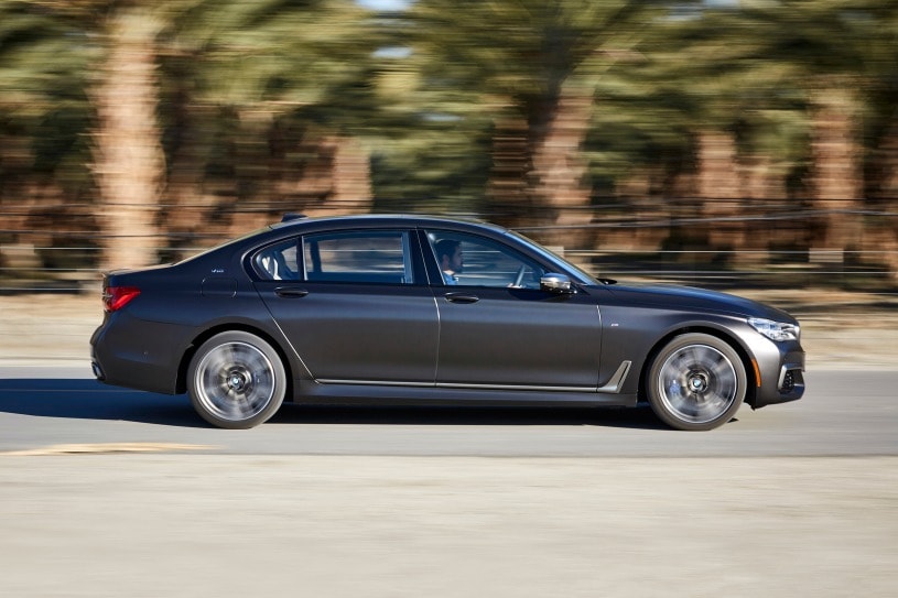2018 Genesis G90 vs. 2018 BMW 740i 2018 Genesis G90 vs. 2018 BMW 740i