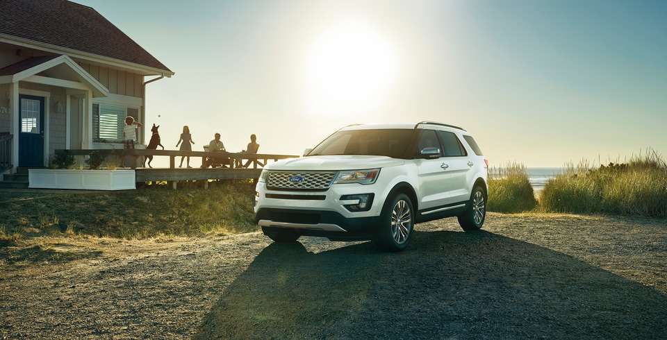 2017-Ford-Explorer-Platinum-Crossover-L01.jpg