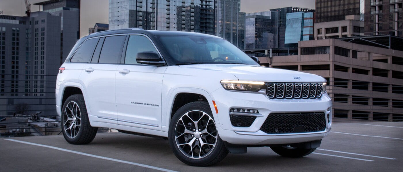 2025 Jeep Grand Cherokee Exterior City Parking Garage