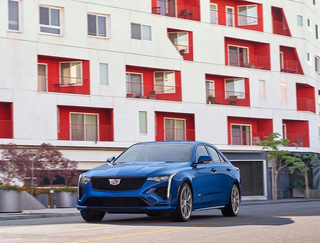 vue trois quart avant de la Cadillac CT4-V