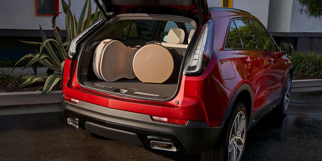 vue du coffre ouvert du Cadillac XT4 2022