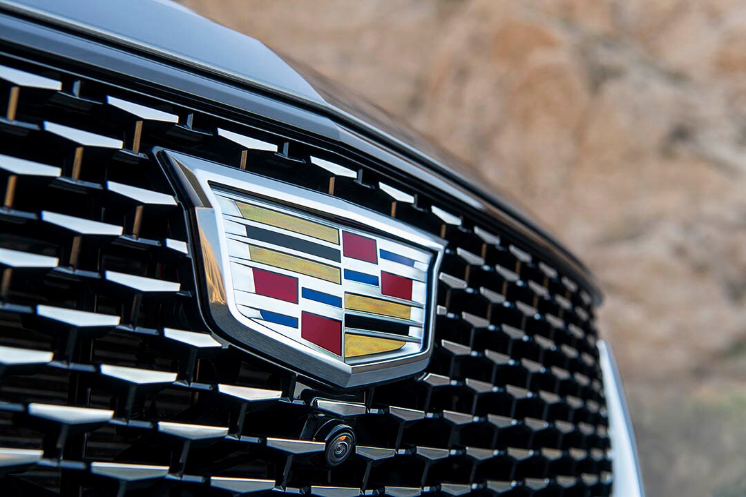 vue rapprochée de la calandre de la Cadillac CT5 2020